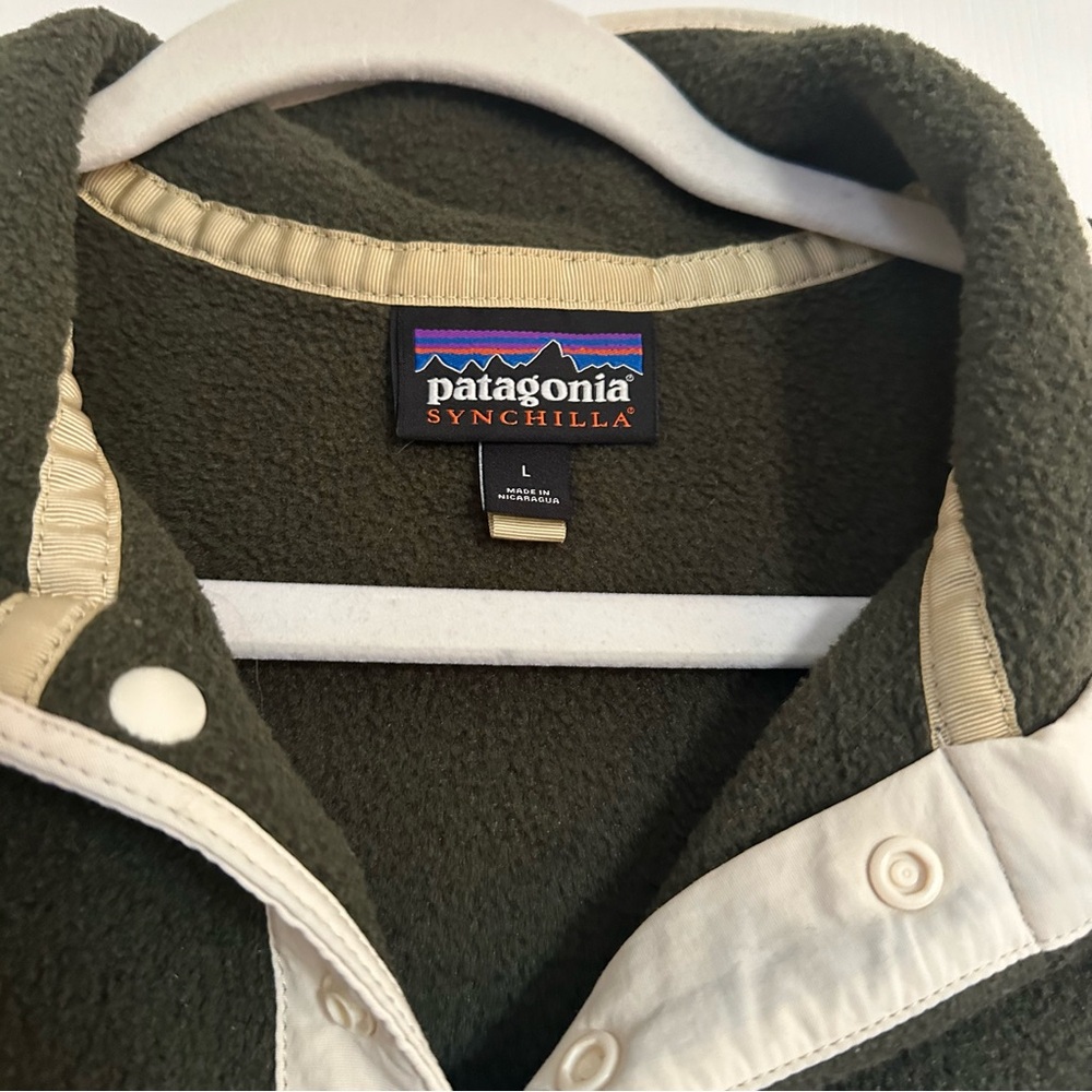 Patagonia Women’s Green, Blue, and Cream Synchilla Snap-T Fleece - Picture 2 of 6